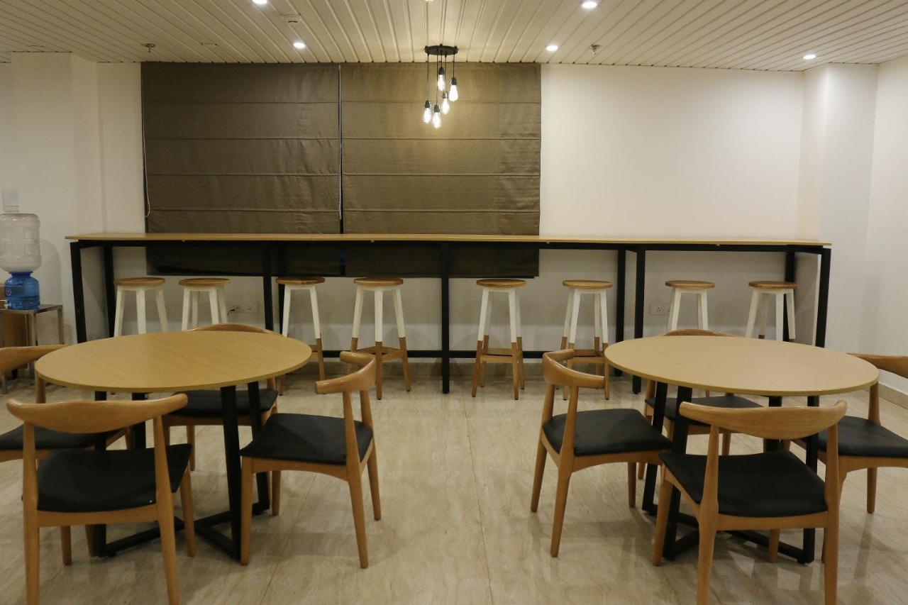 Sm Hives Hotel บูบันเนสชวาร์ ภายนอก รูปภาพ
