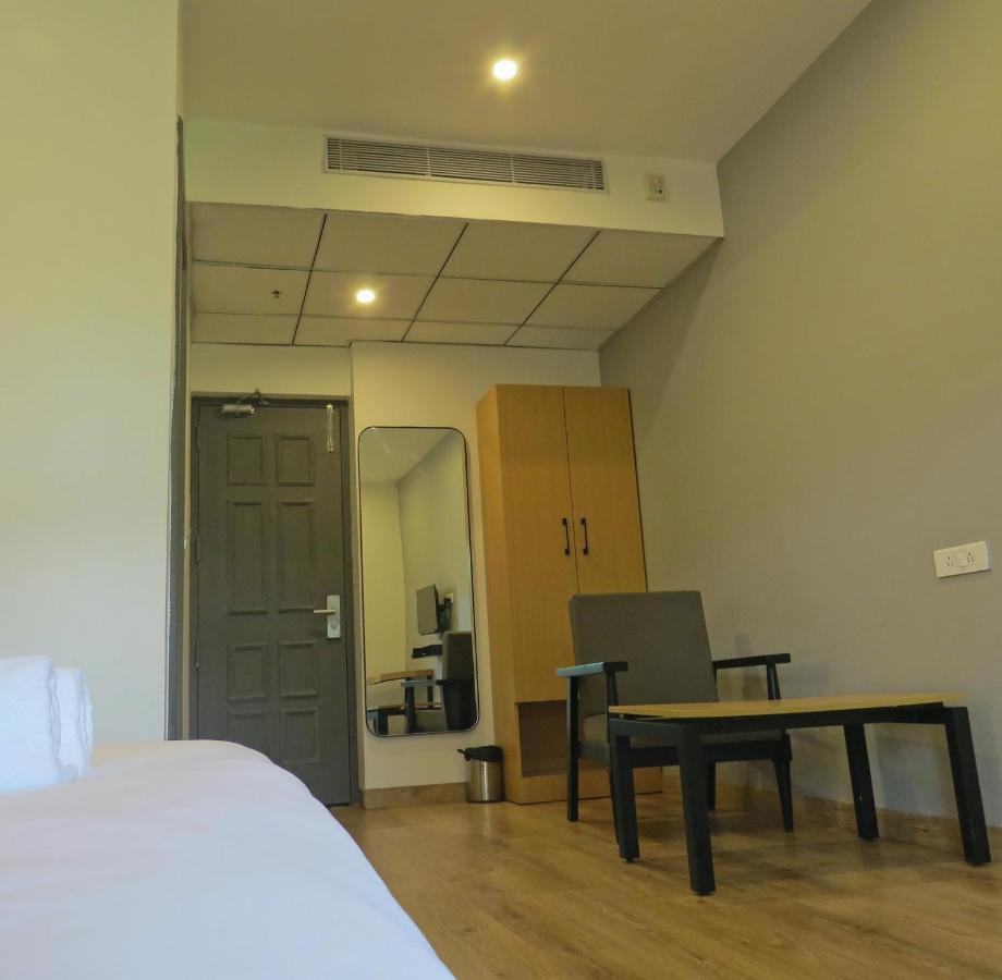 Sm Hives Hotel บูบันเนสชวาร์ ภายนอก รูปภาพ