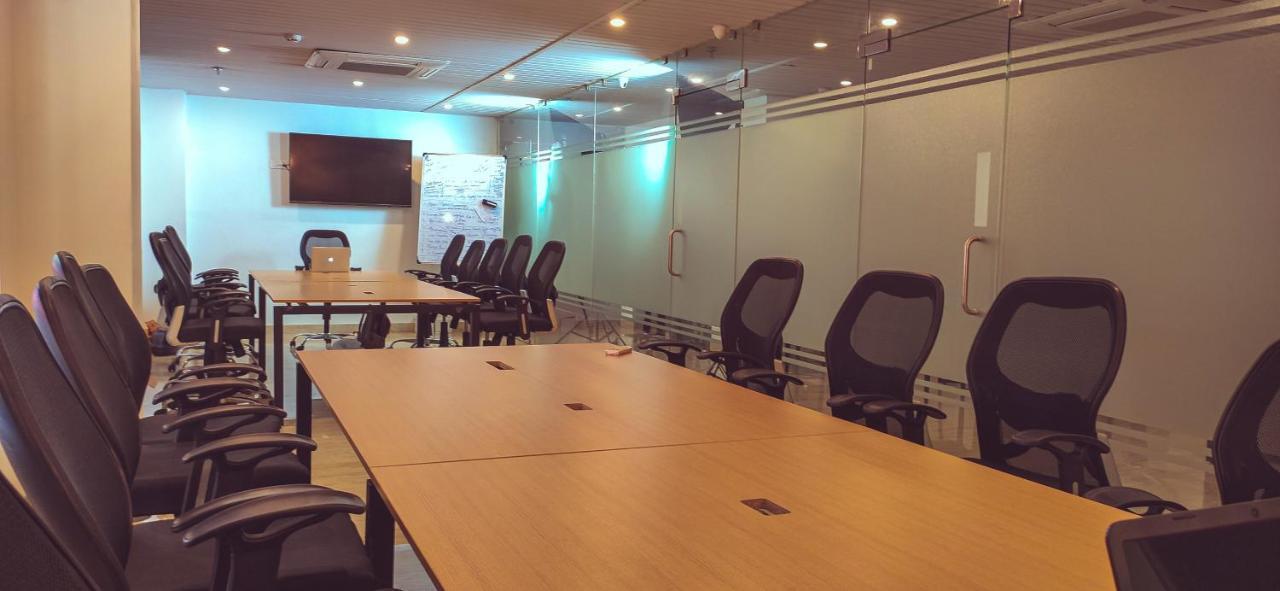 Sm Hives Hotel บูบันเนสชวาร์ ภายนอก รูปภาพ